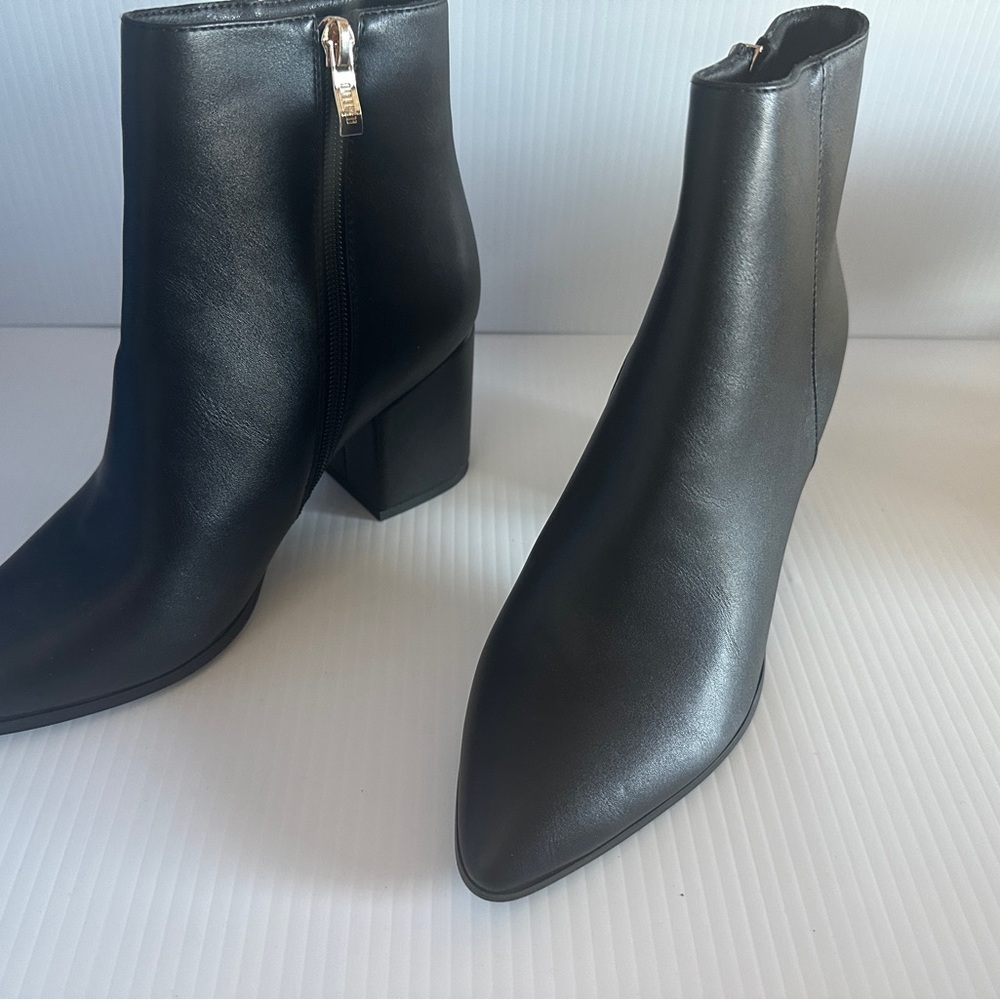 NEW !D!FU Size 7 Black Ankle Boots New With Box Unique From Beginning